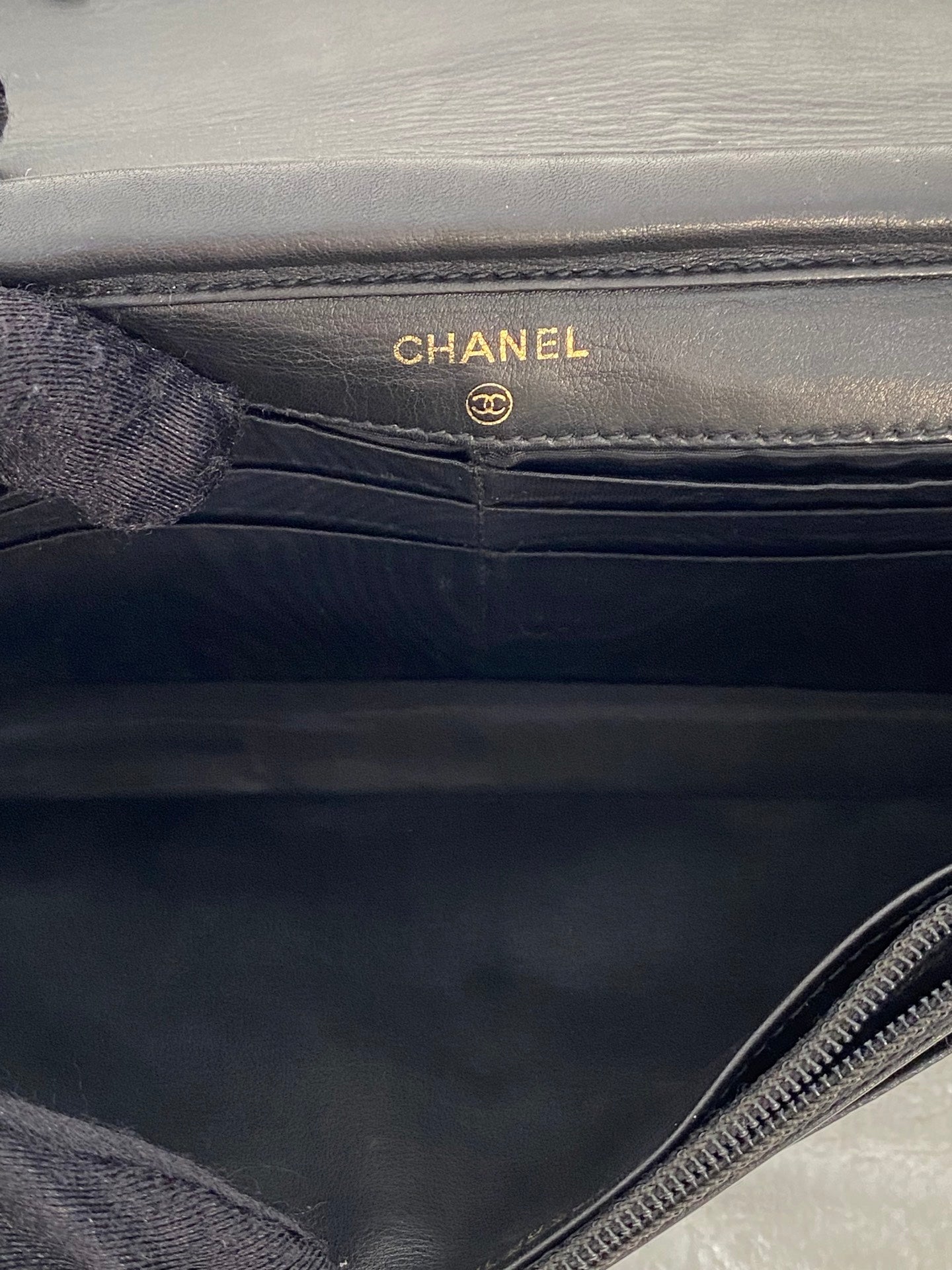 CHANEL Cavier Logo Chainbag