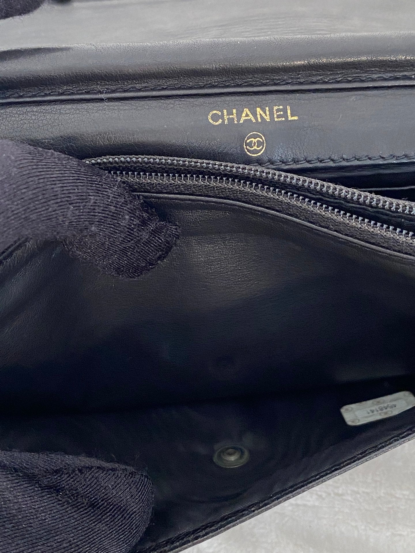 CHANEL Cavier Logo Chainbag