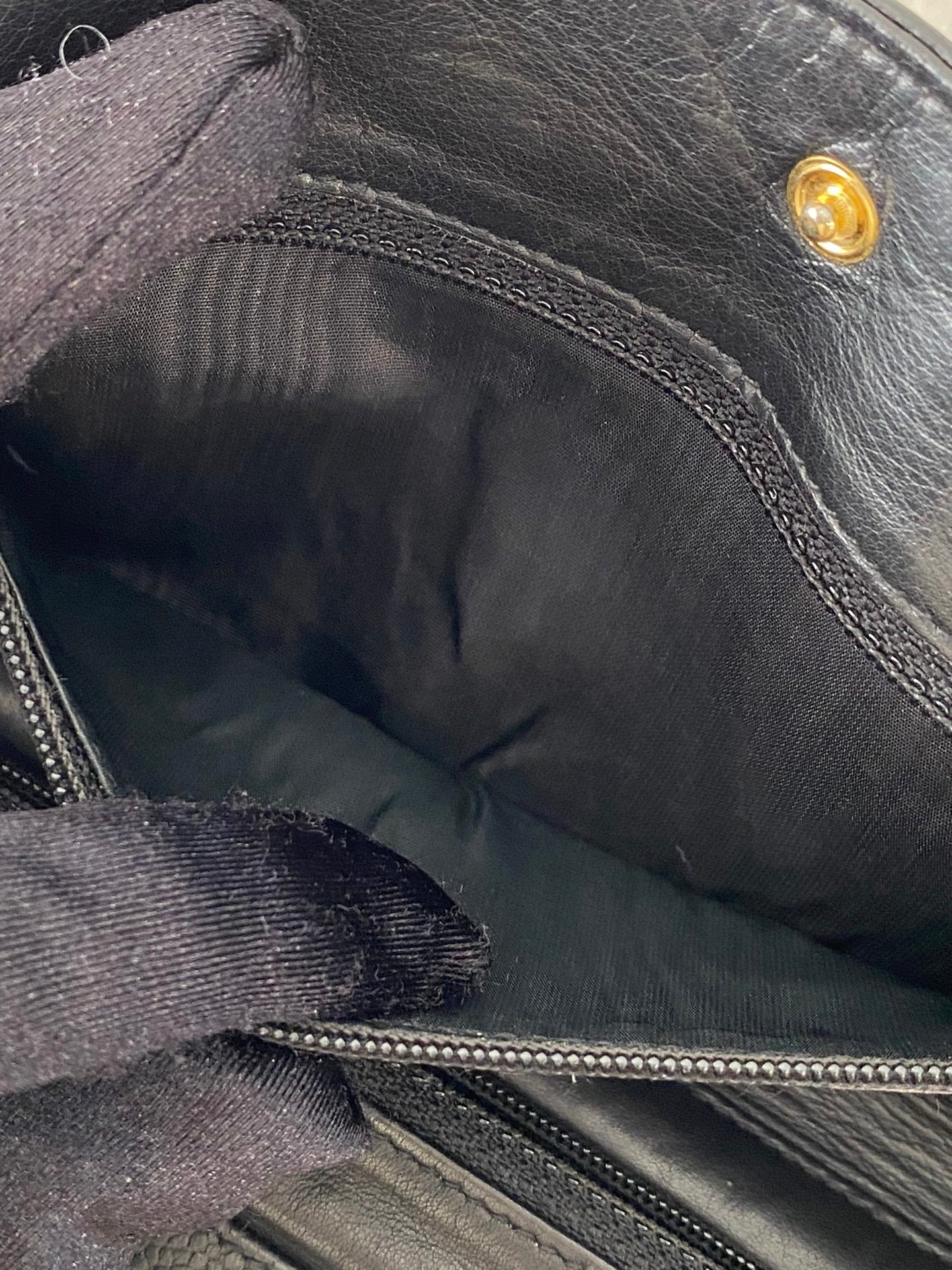CHANEL Cavier Logo Chainbag