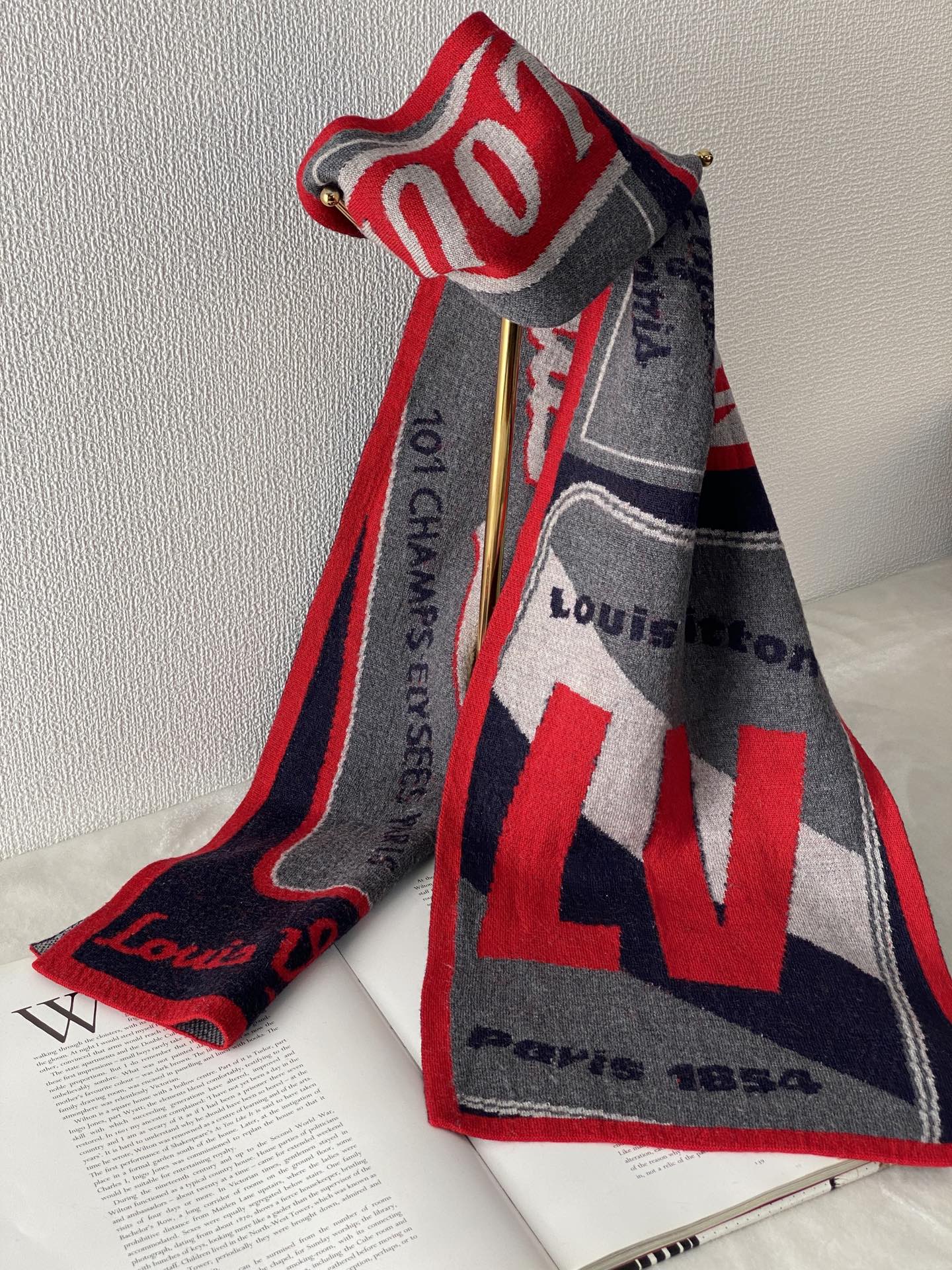 LOUIS VUITTON Wool Design Scarf