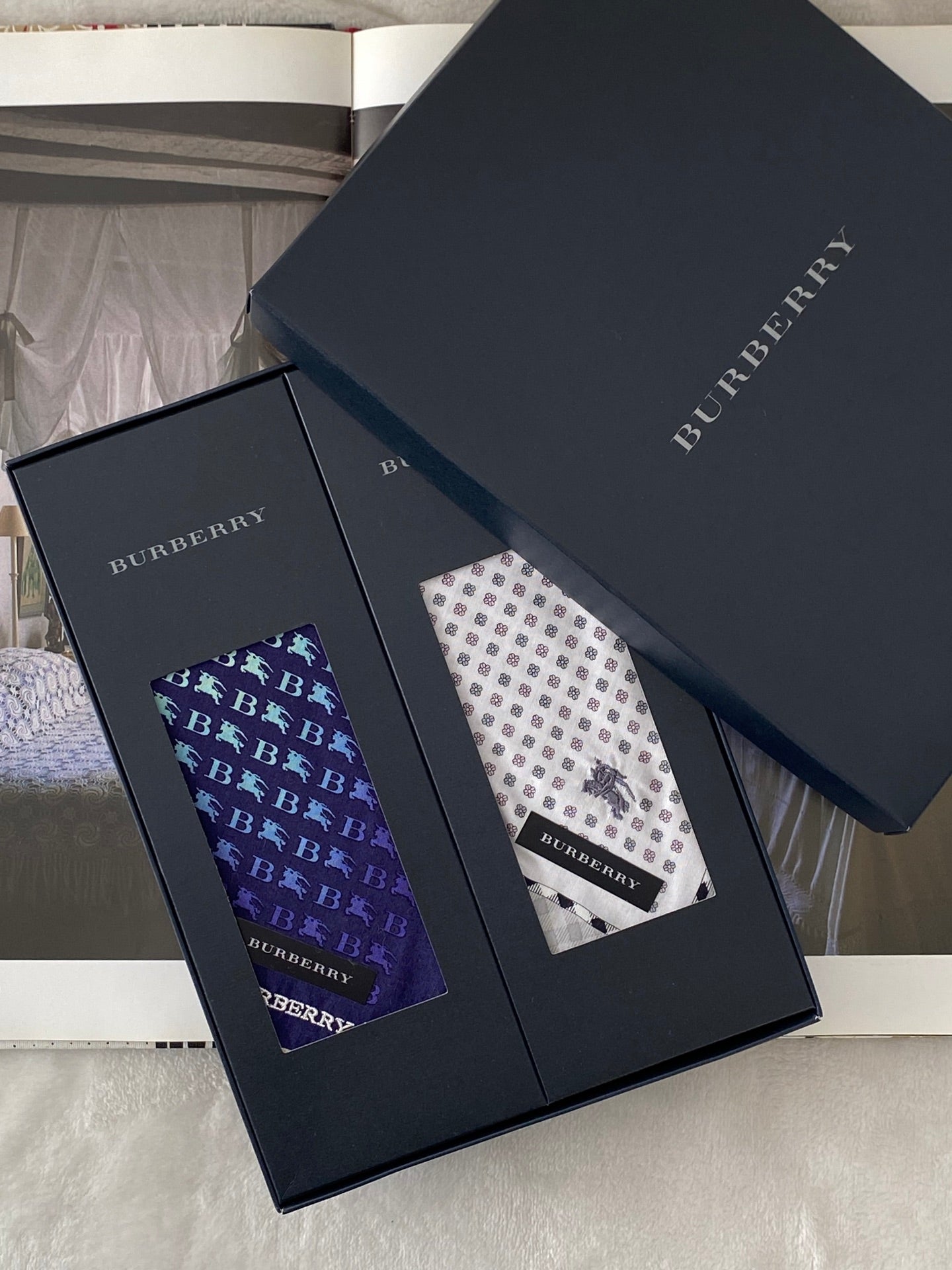 BURBERRY Handkerchief Set