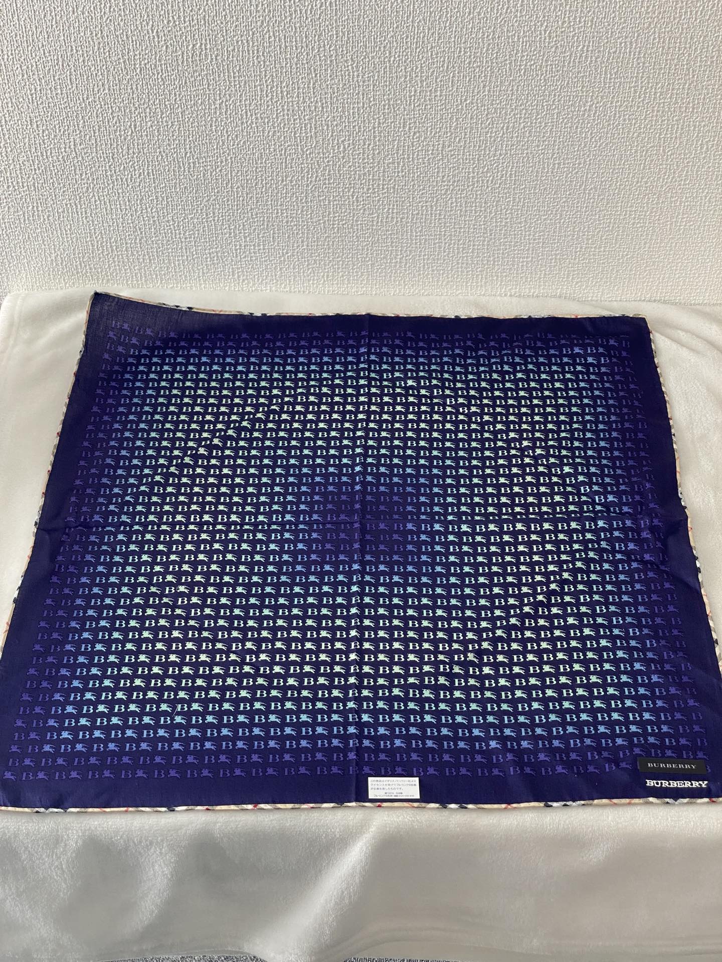 BURBERRY Handkerchief Set