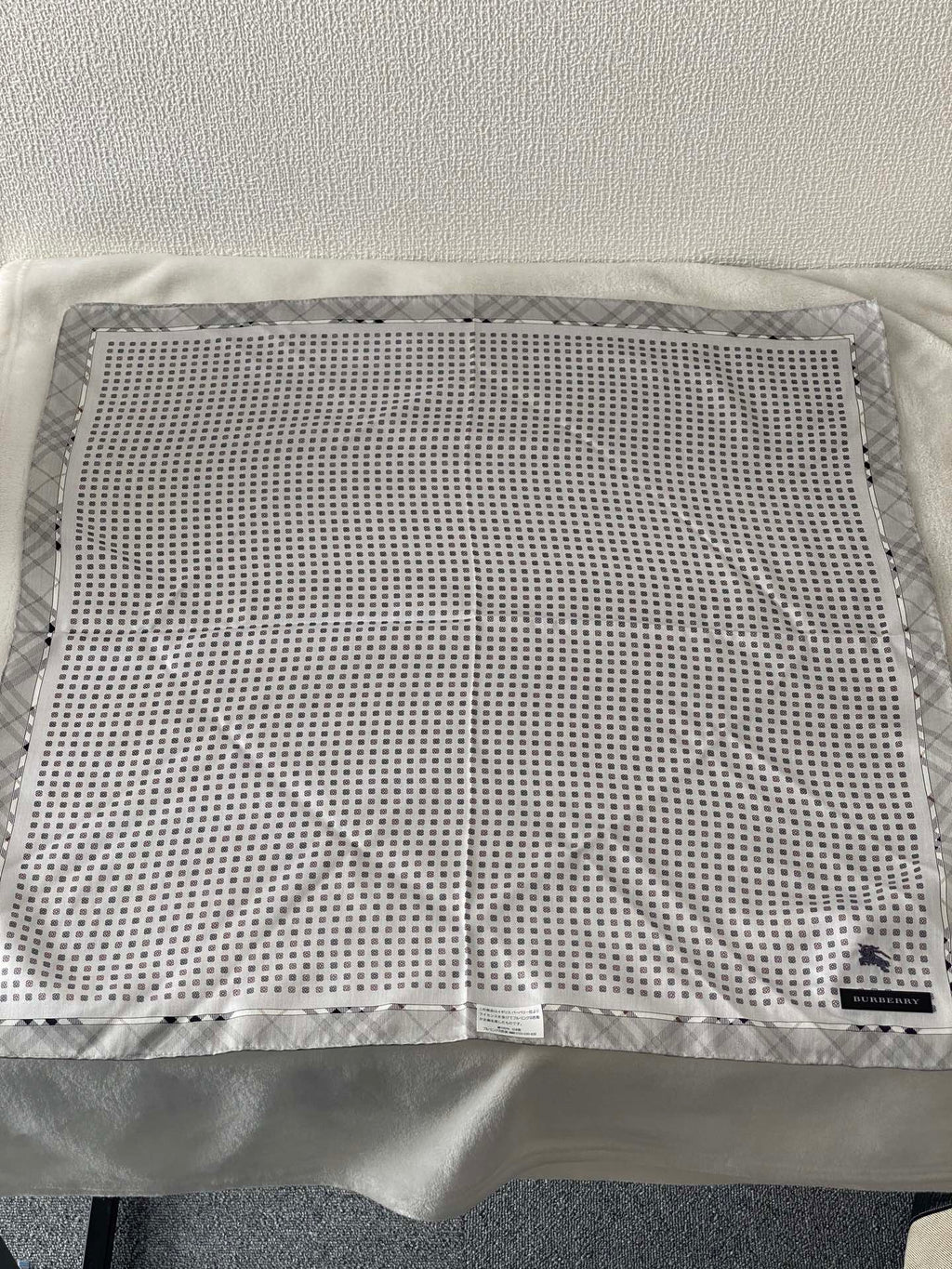 BURBERRY Handkerchief Set