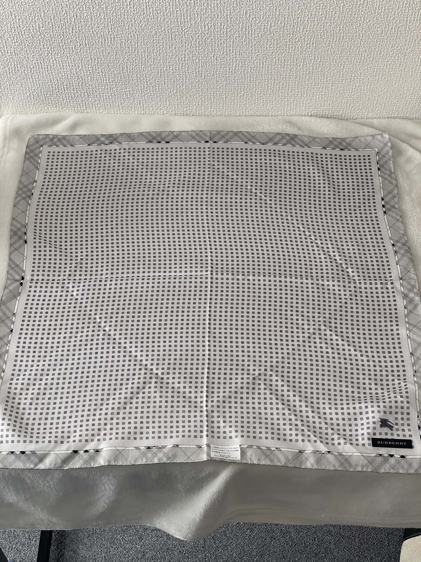 BURBERRY Handkerchief Set