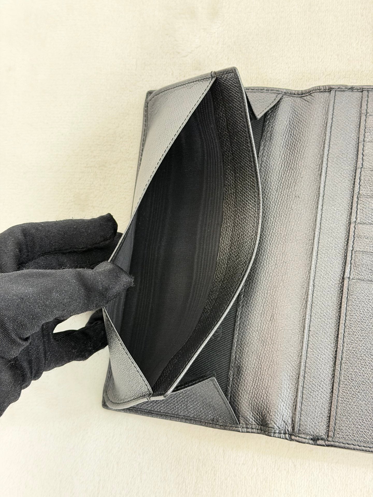 CHANEL Logo Genuine Bifold  Wallet