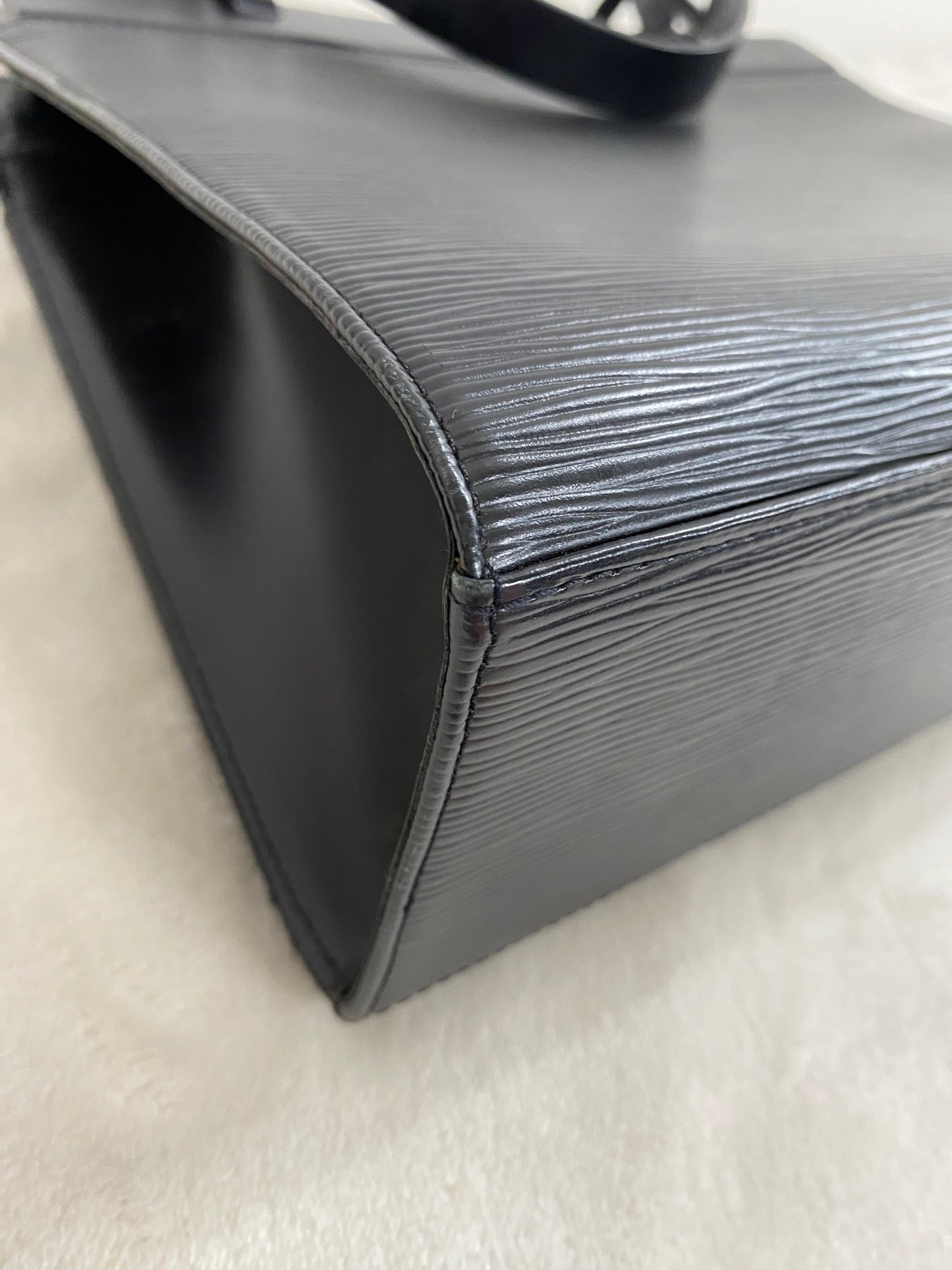Louis Vuitton Black Genuine Leather Epi Croisette PM Shoulder Bag