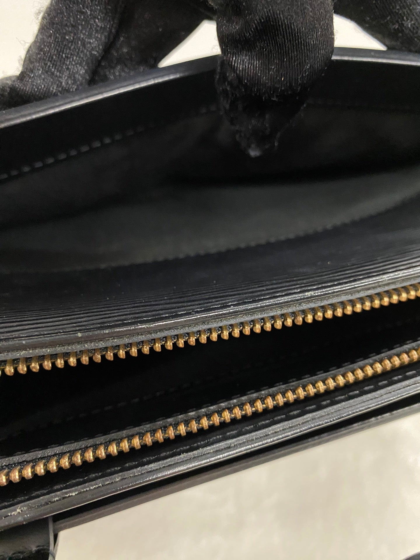 Louis Vuitton Black Genuine Leather Epi Croisette PM Shoulder Bag