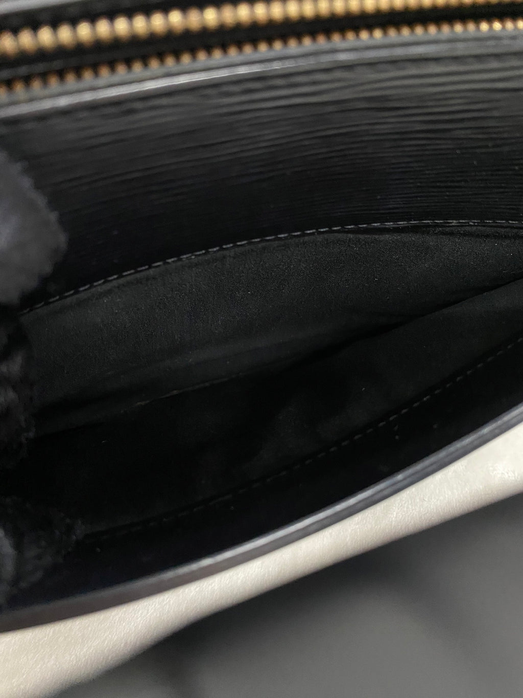Louis Vuitton Black Genuine Leather Epi Croisette PM Shoulder Bag