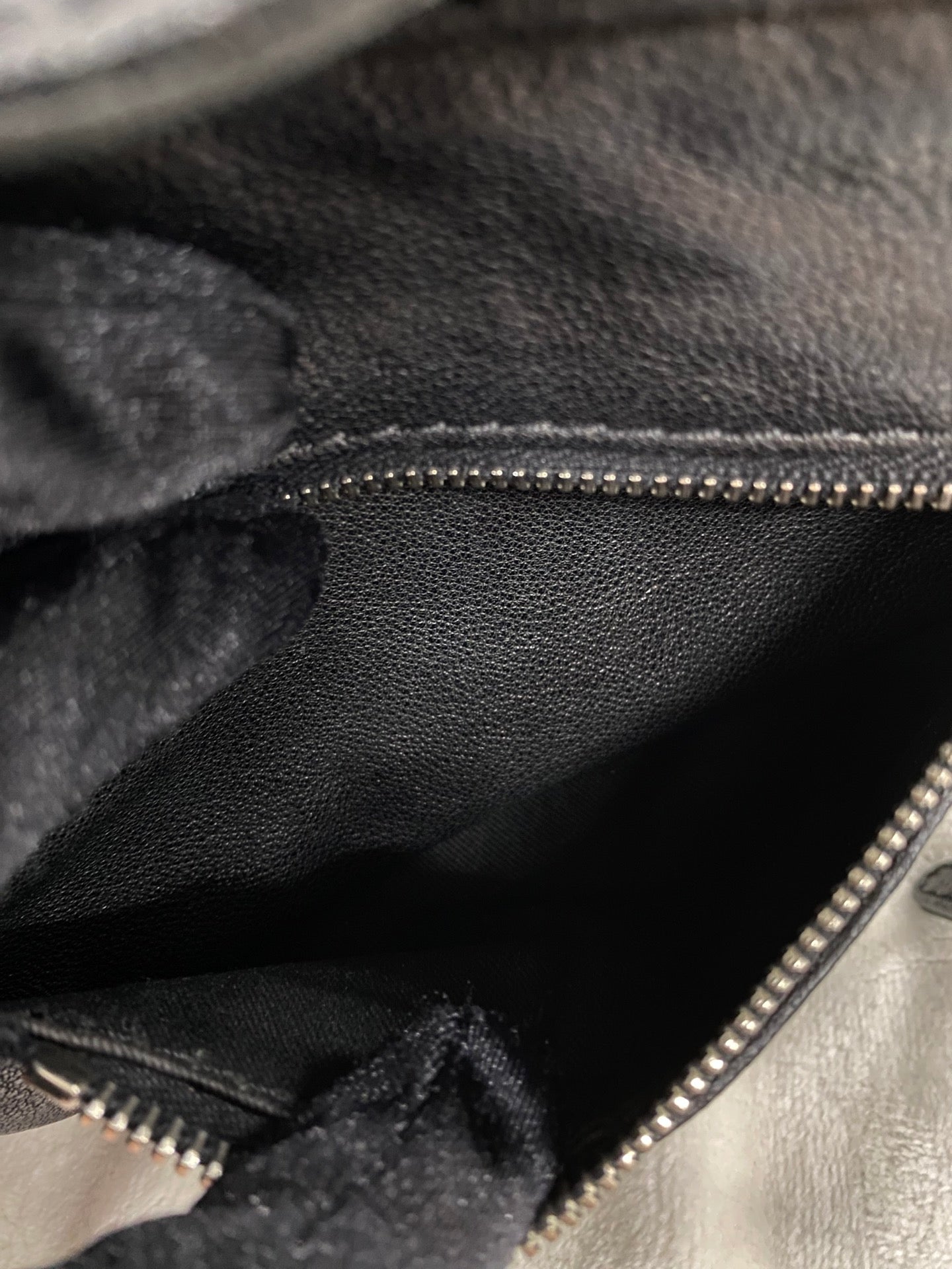 CHANEL Black-silver Totebag