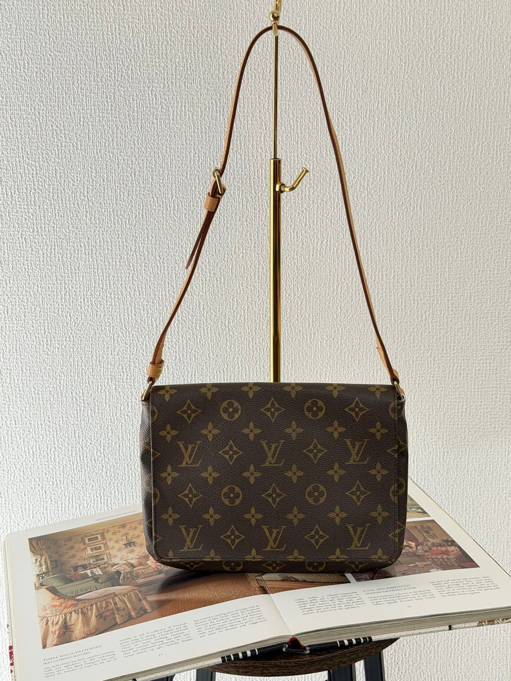 LOUIS VUITTON Monogram Shoulderbag