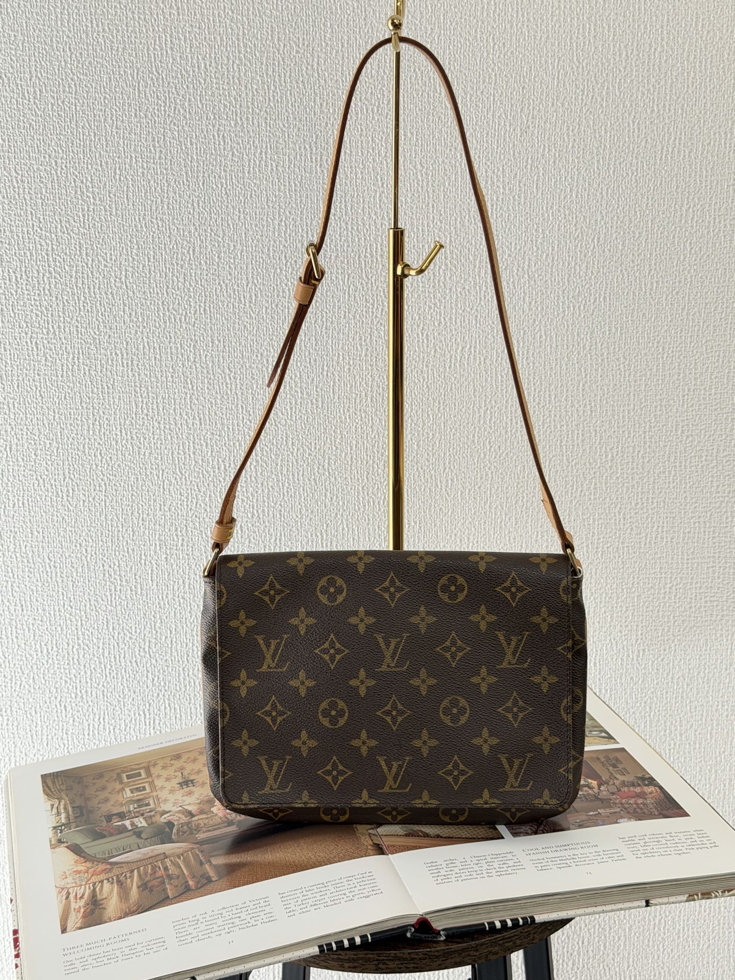 LOUIS VUITTON Monogram Shoulderbag