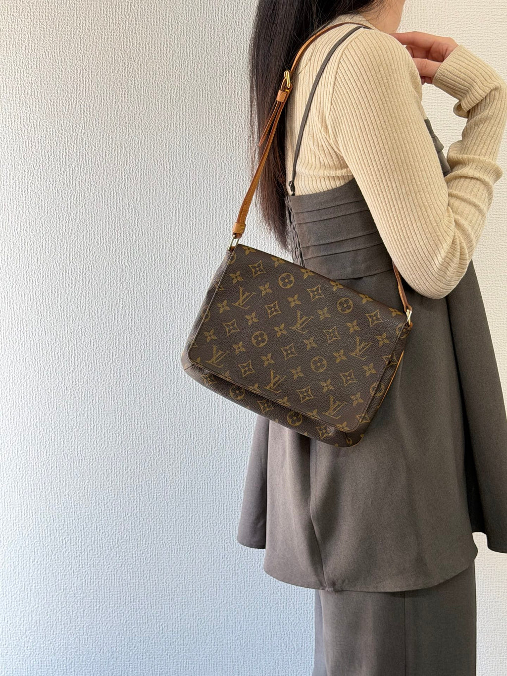 LOUIS VUITTON Monogram Shoulderbag