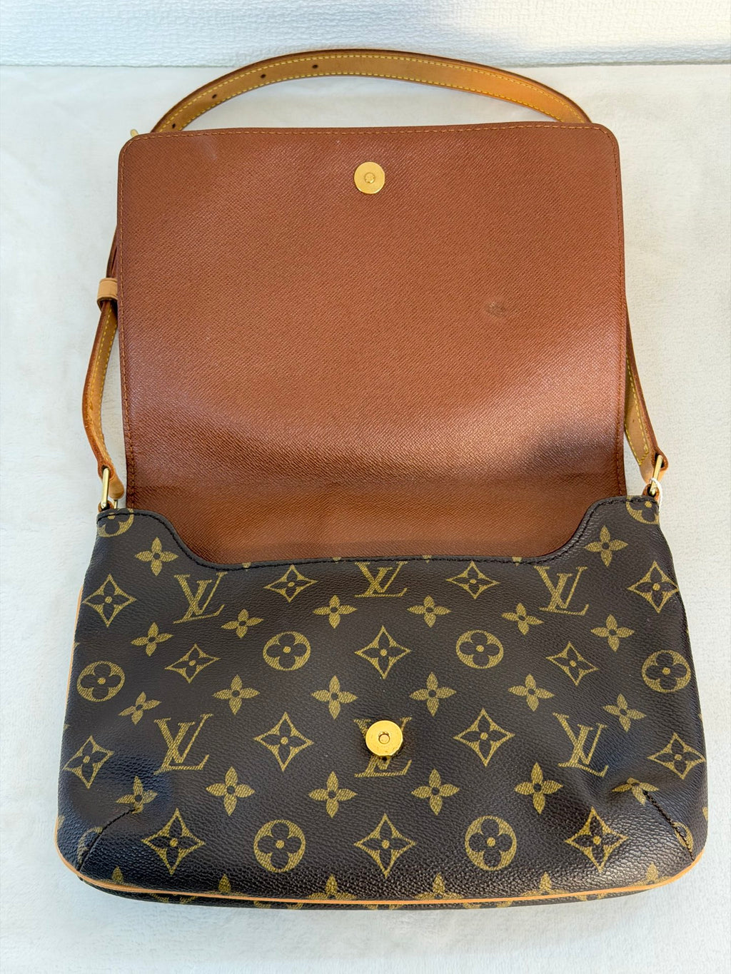 LOUIS VUITTON Monogram Shoulderbag