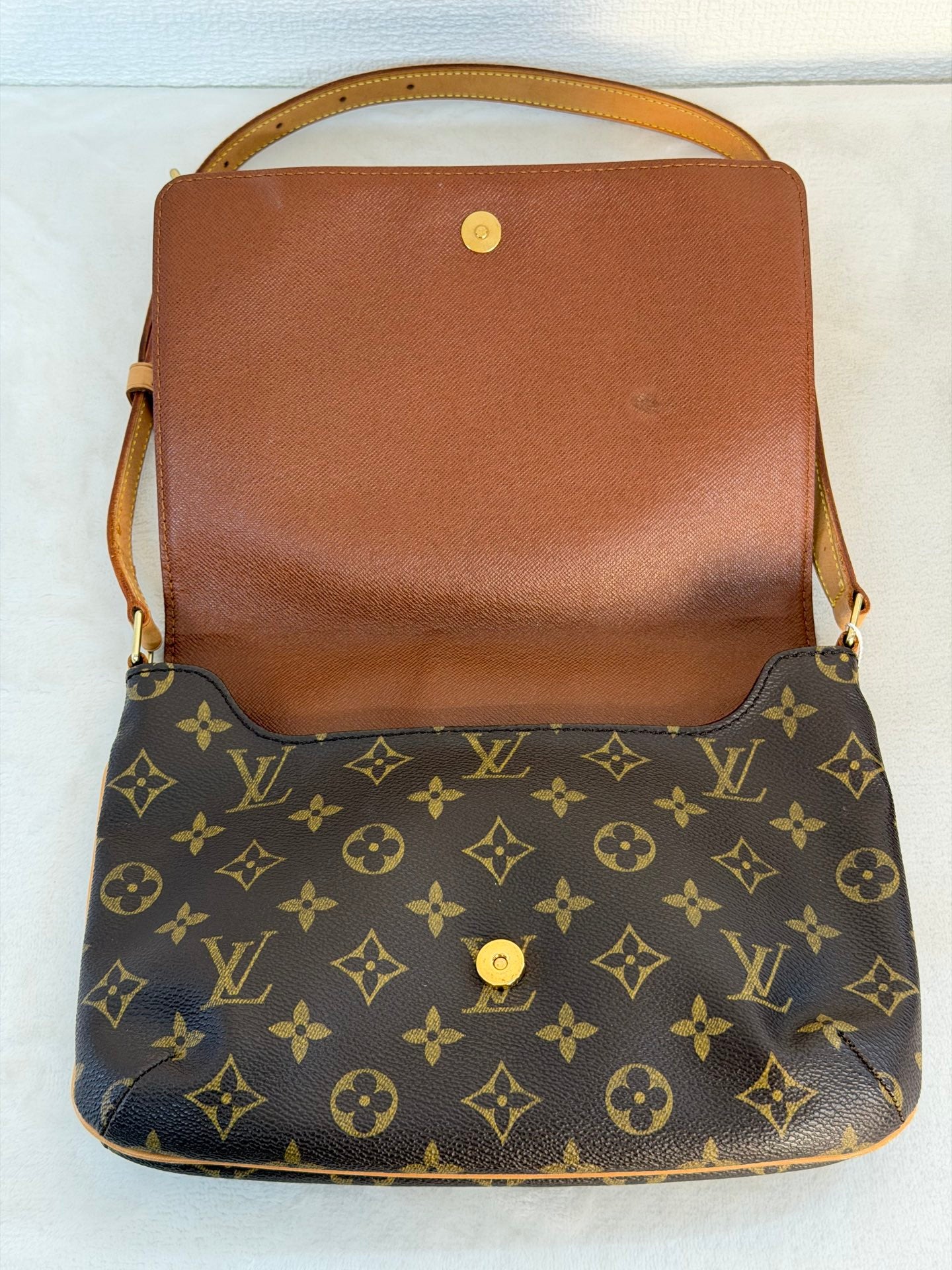 LOUIS VUITTON Monogram Shoulderbag
