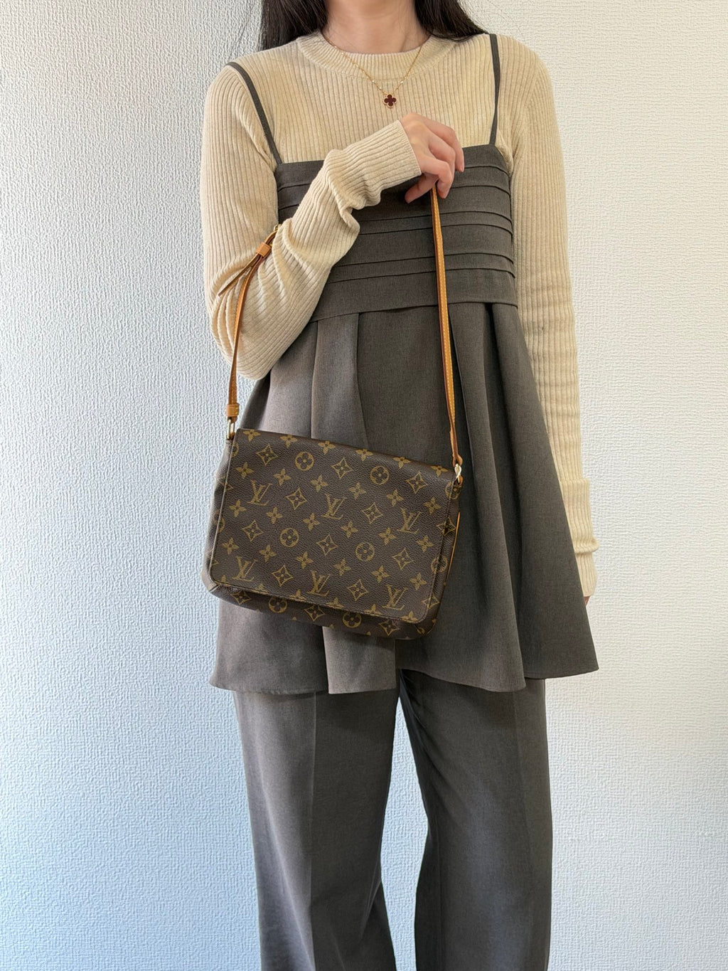 LOUIS VUITTON Monogram Shoulderbag