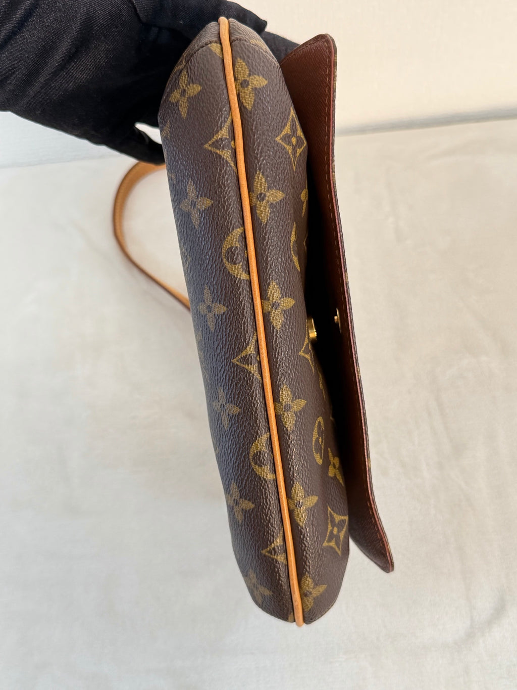LOUIS VUITTON Monogram Shoulderbag