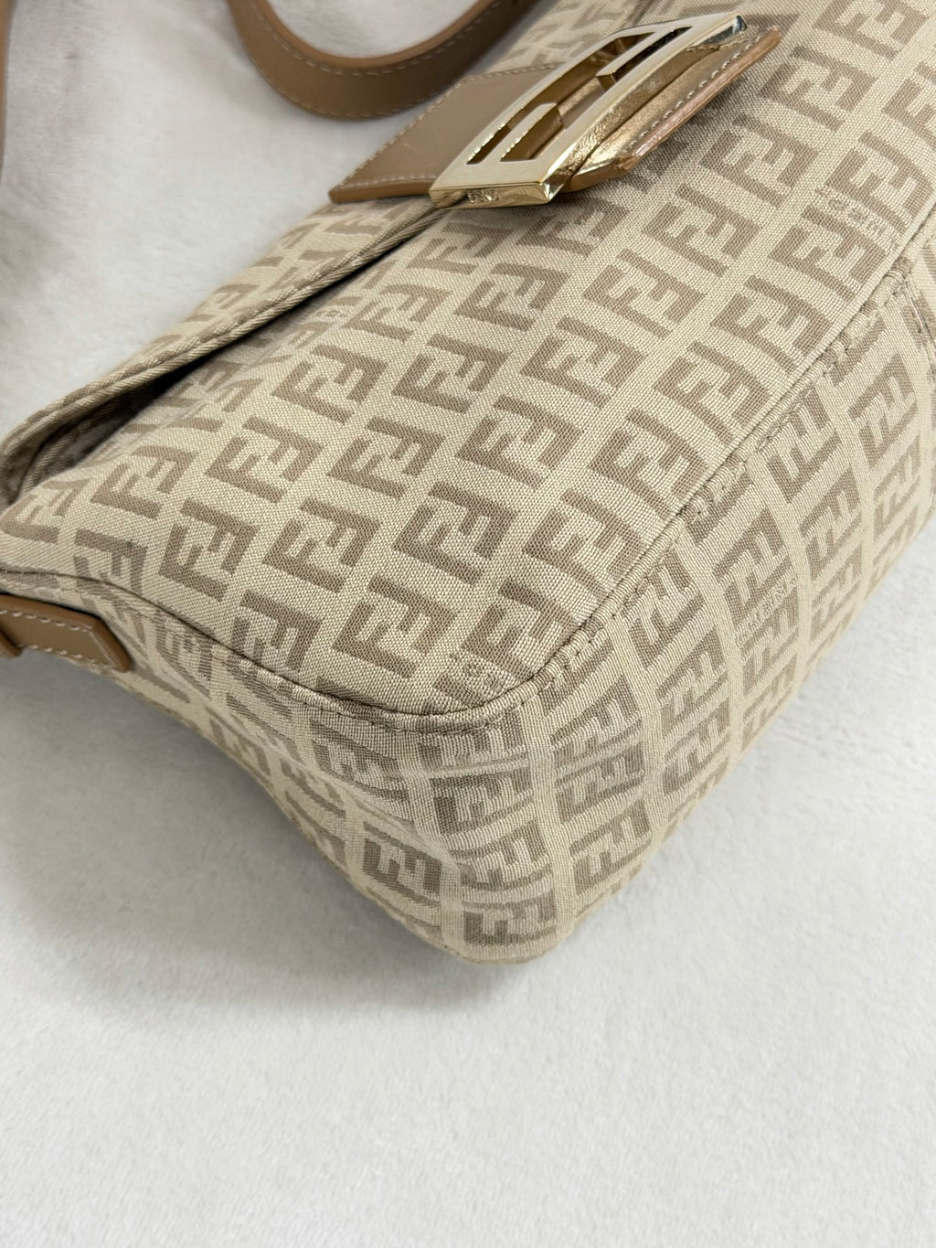 FENDI Beige Baguette Shoulderbag