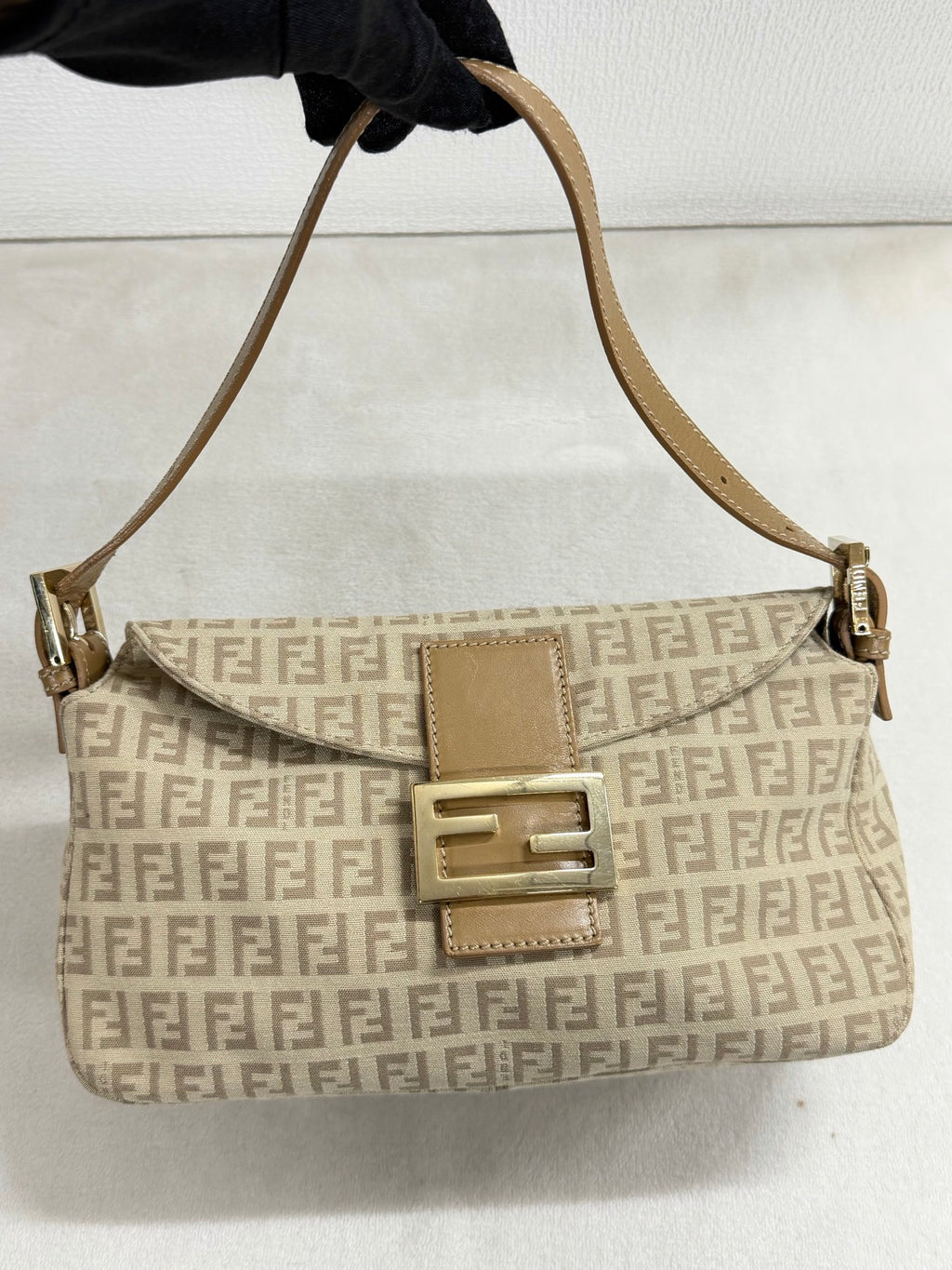 FENDI Beige Baguette Shoulderbag