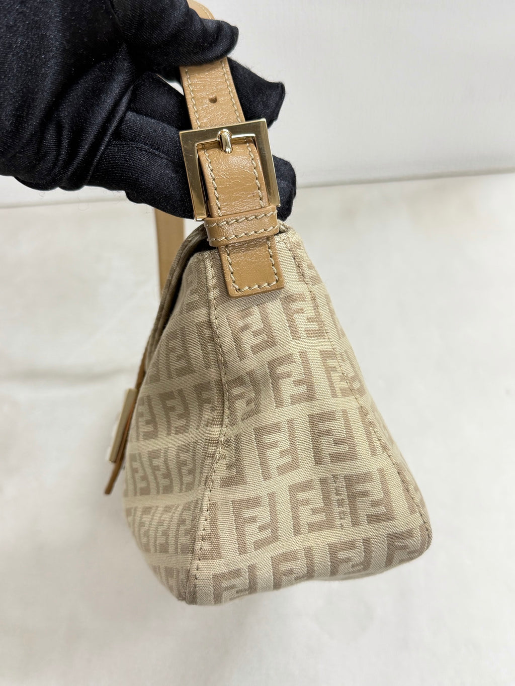 FENDI Beige Baguette Shoulderbag