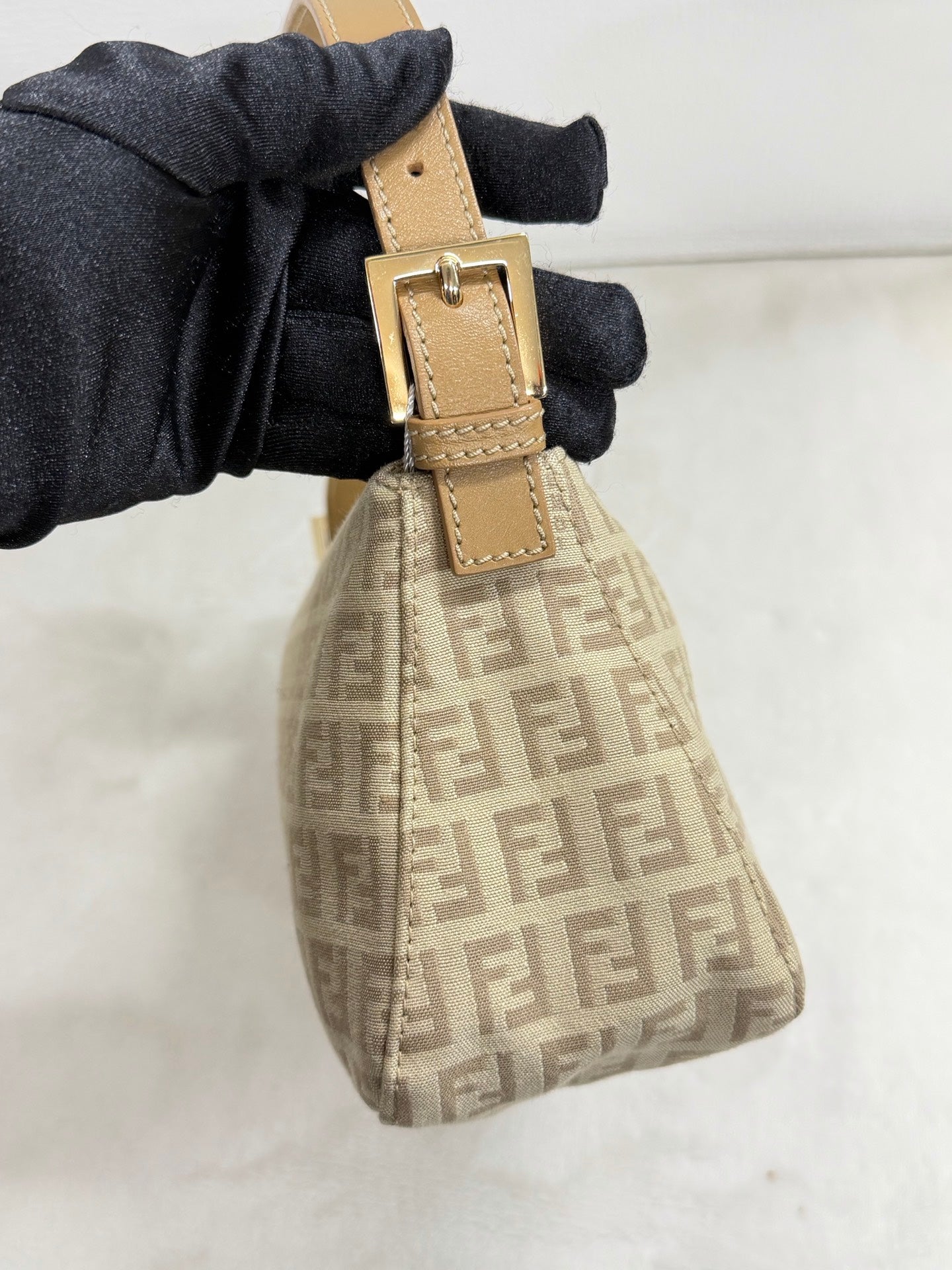 FENDI Beige Baguette Shoulderbag