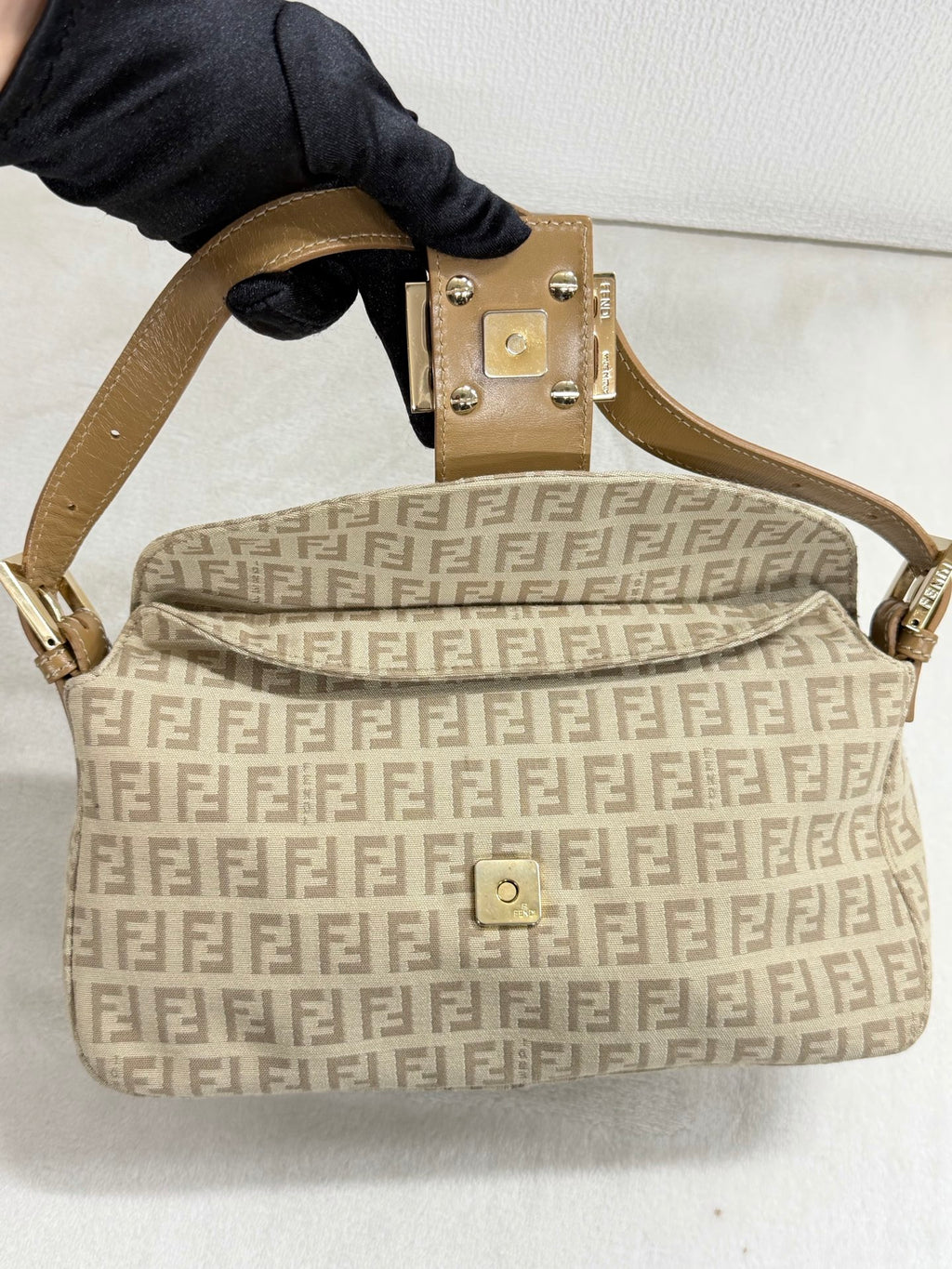 FENDI Beige Baguette Shoulderbag