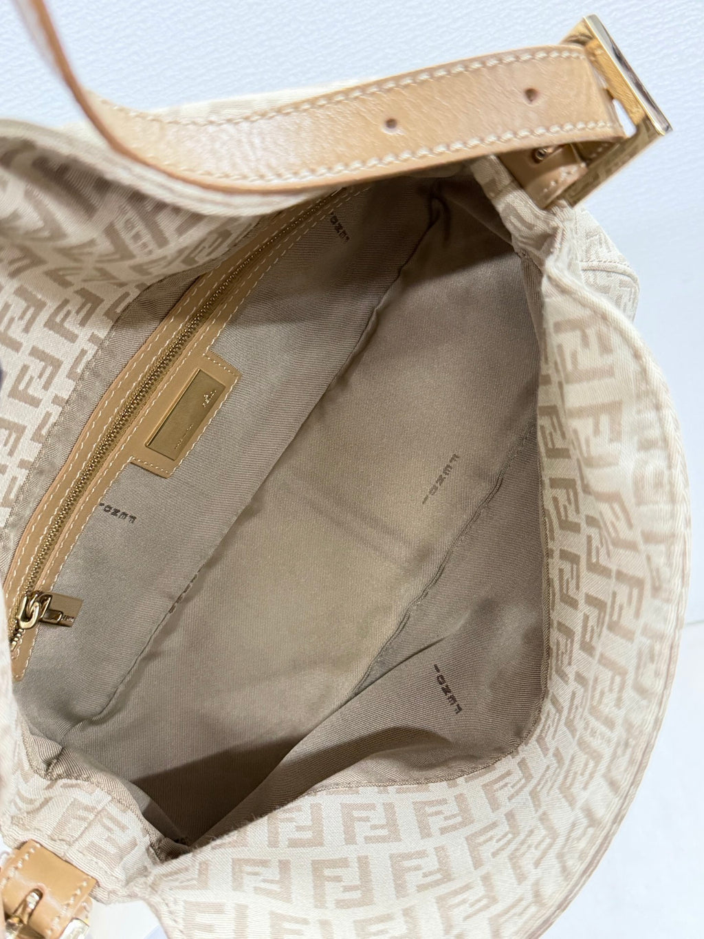 FENDI Beige Baguette Shoulderbag