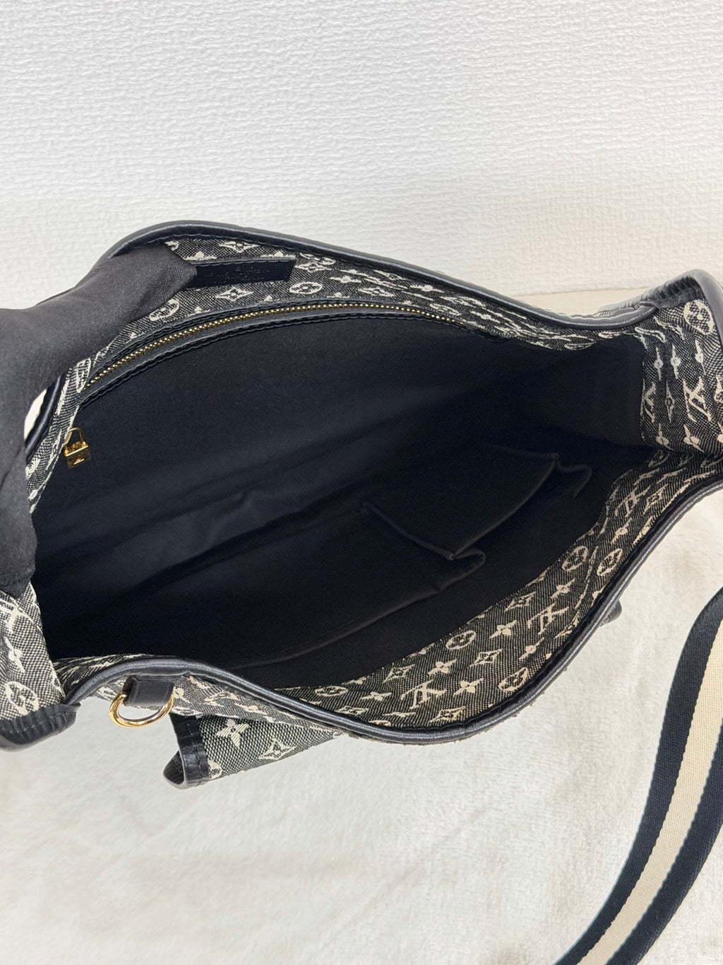 Louis Vuitton Mini Monogram Besace Mary Kate Black