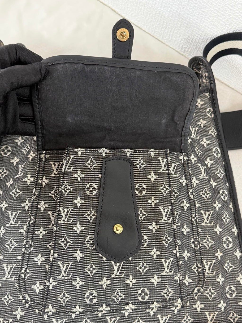 Louis Vuitton Mini Monogram Besace Mary Kate Black