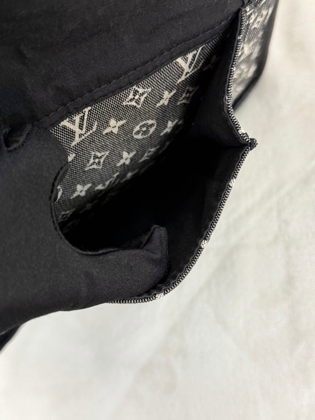 Louis Vuitton Mini Monogram Besace Mary Kate Black