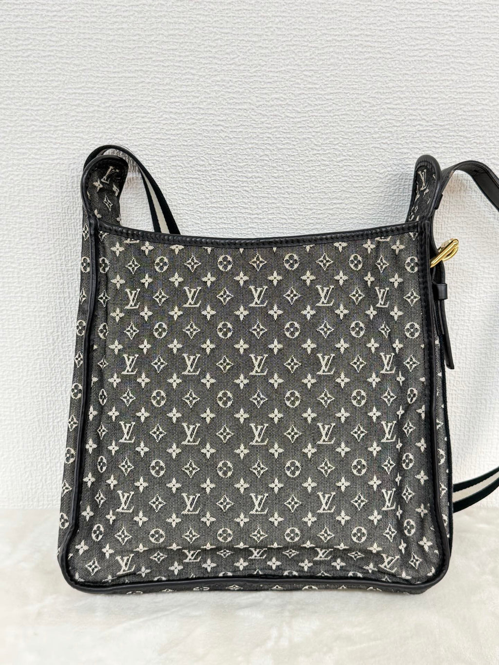 Louis Vuitton Mini Monogram Besace Mary Kate Black