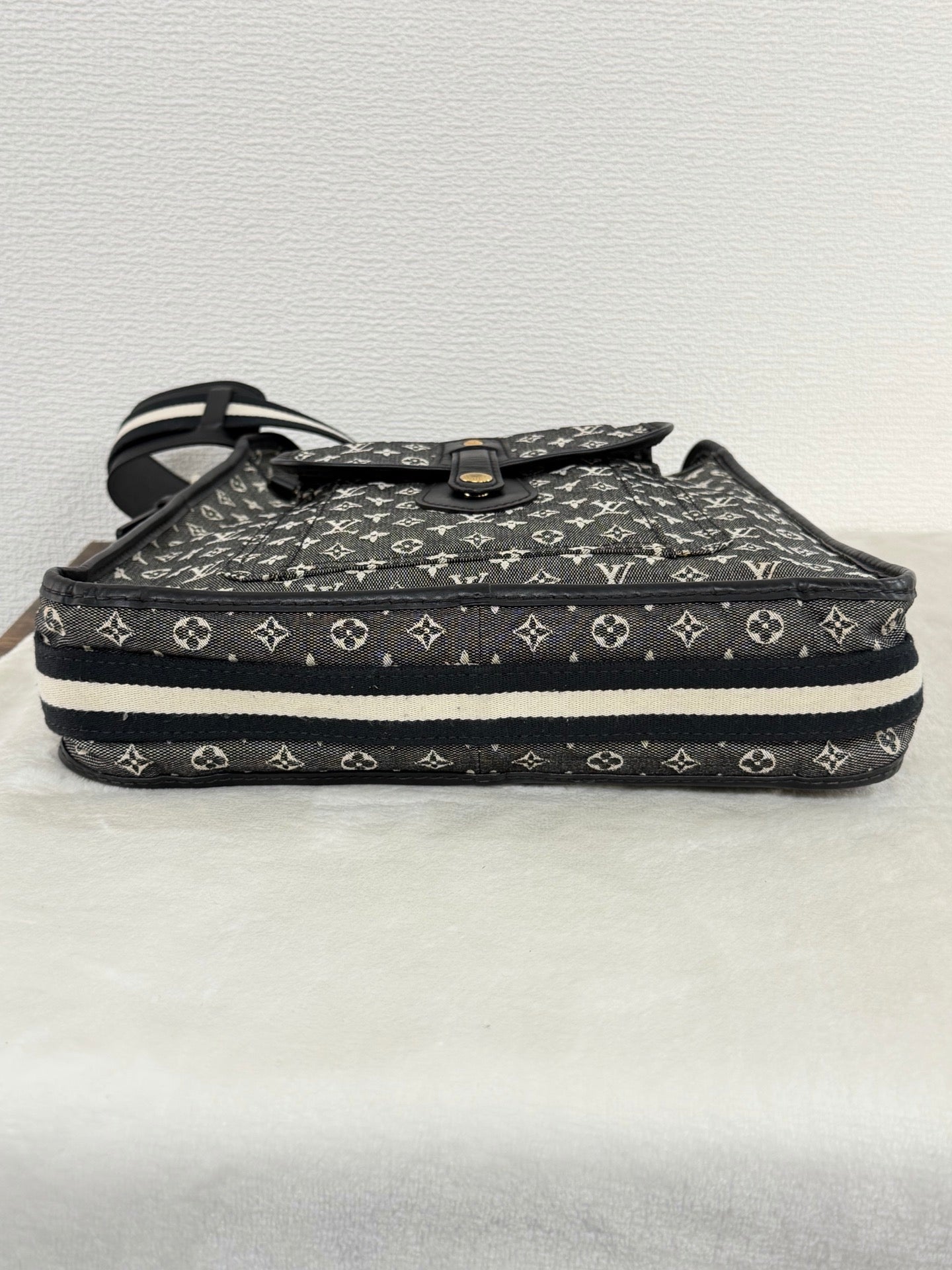 Louis Vuitton Mini Monogram Besace Mary Kate Black