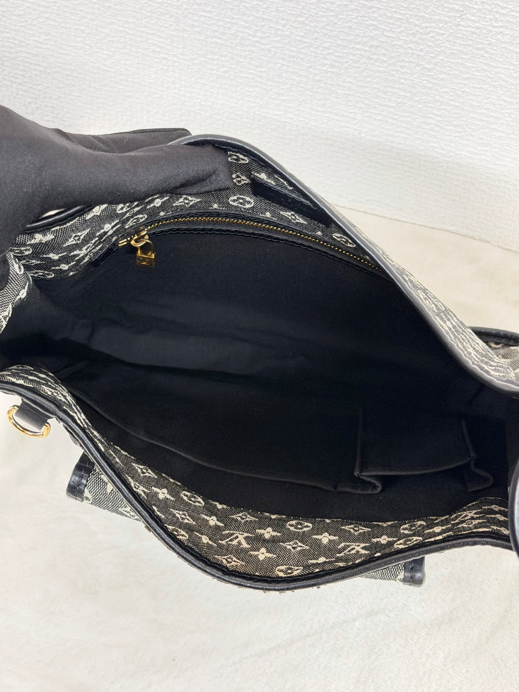 Louis Vuitton Mini Monogram Besace Mary Kate Black