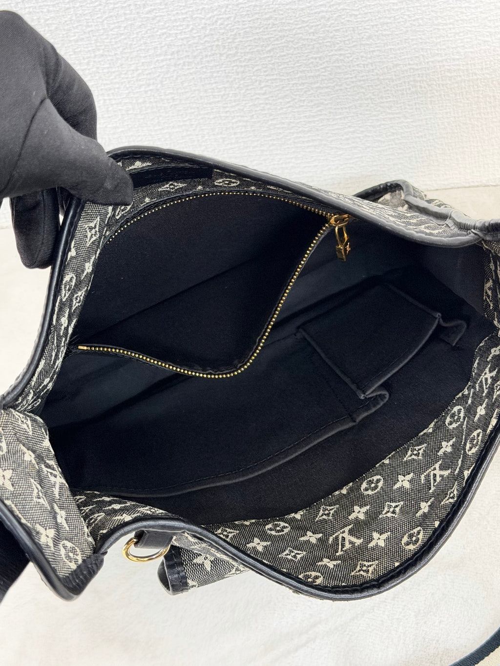 Louis Vuitton Mini Monogram Besace Mary Kate Black