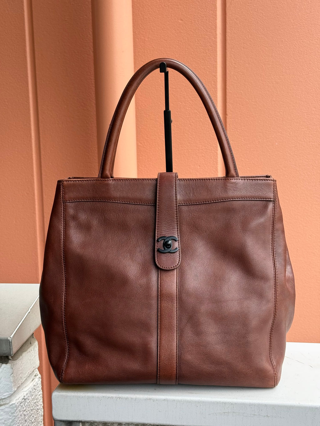 CHANEL  CC Turnlock Leather Totebag
