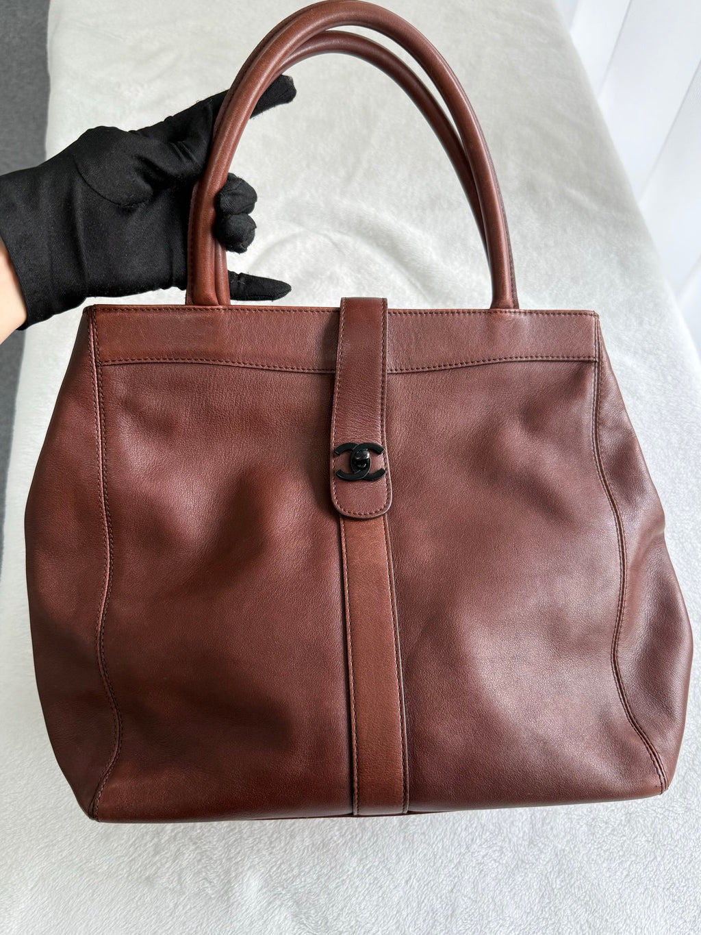 CHANEL  CC Turnlock Leather Totebag