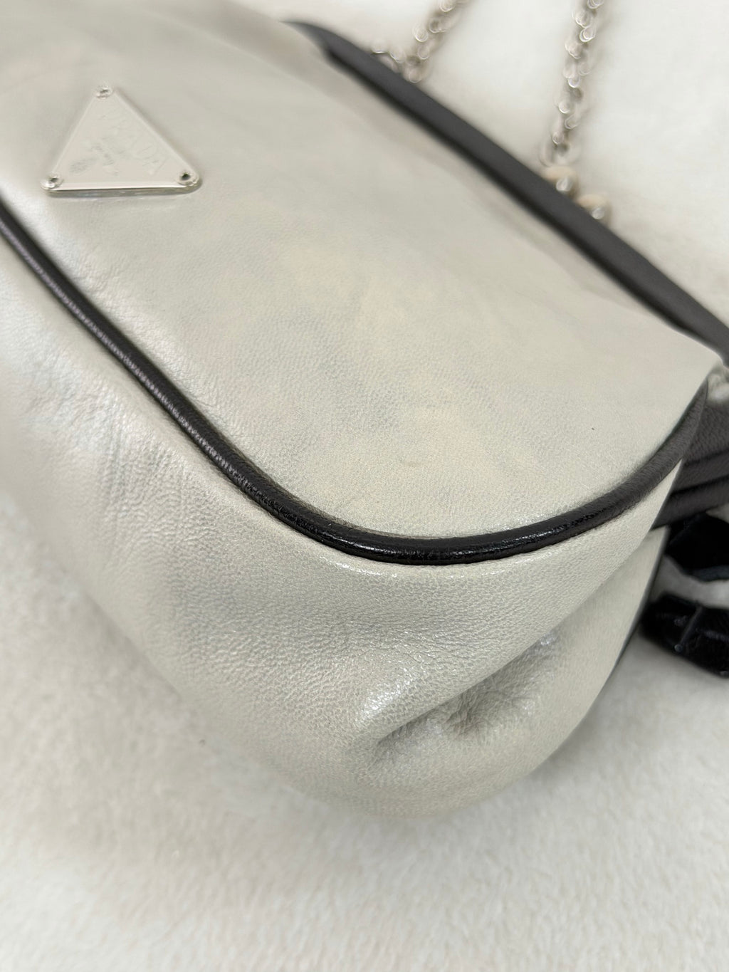 PRADA Frog Clasp Chainbag