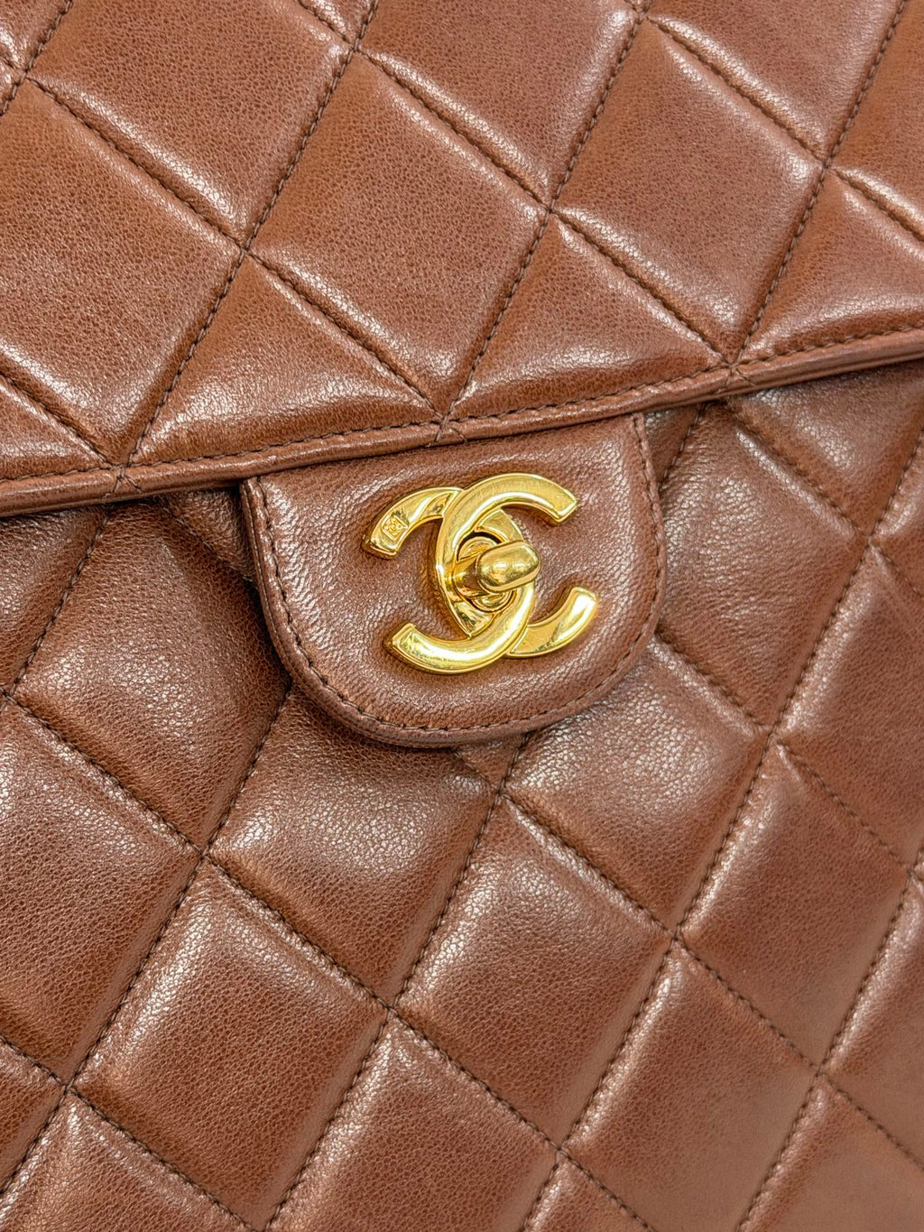 CHANEL Quilted Shoulderbag