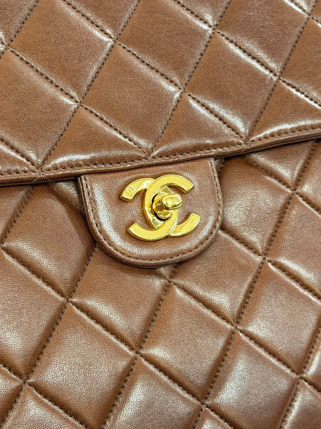 CHANEL Quilted Shoulderbag