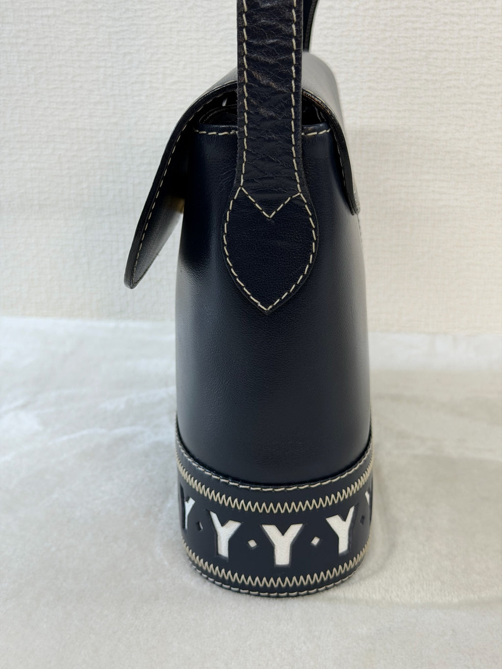 Yves Saint Laurent  Genuine Shoulderbag