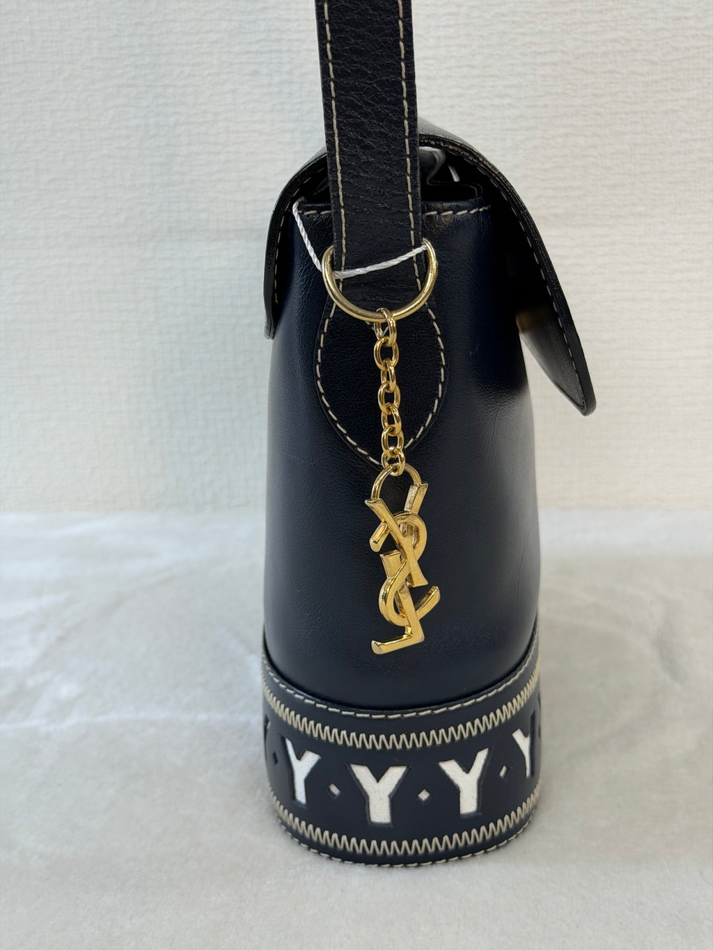 Yves Saint Laurent  Genuine Shoulderbag