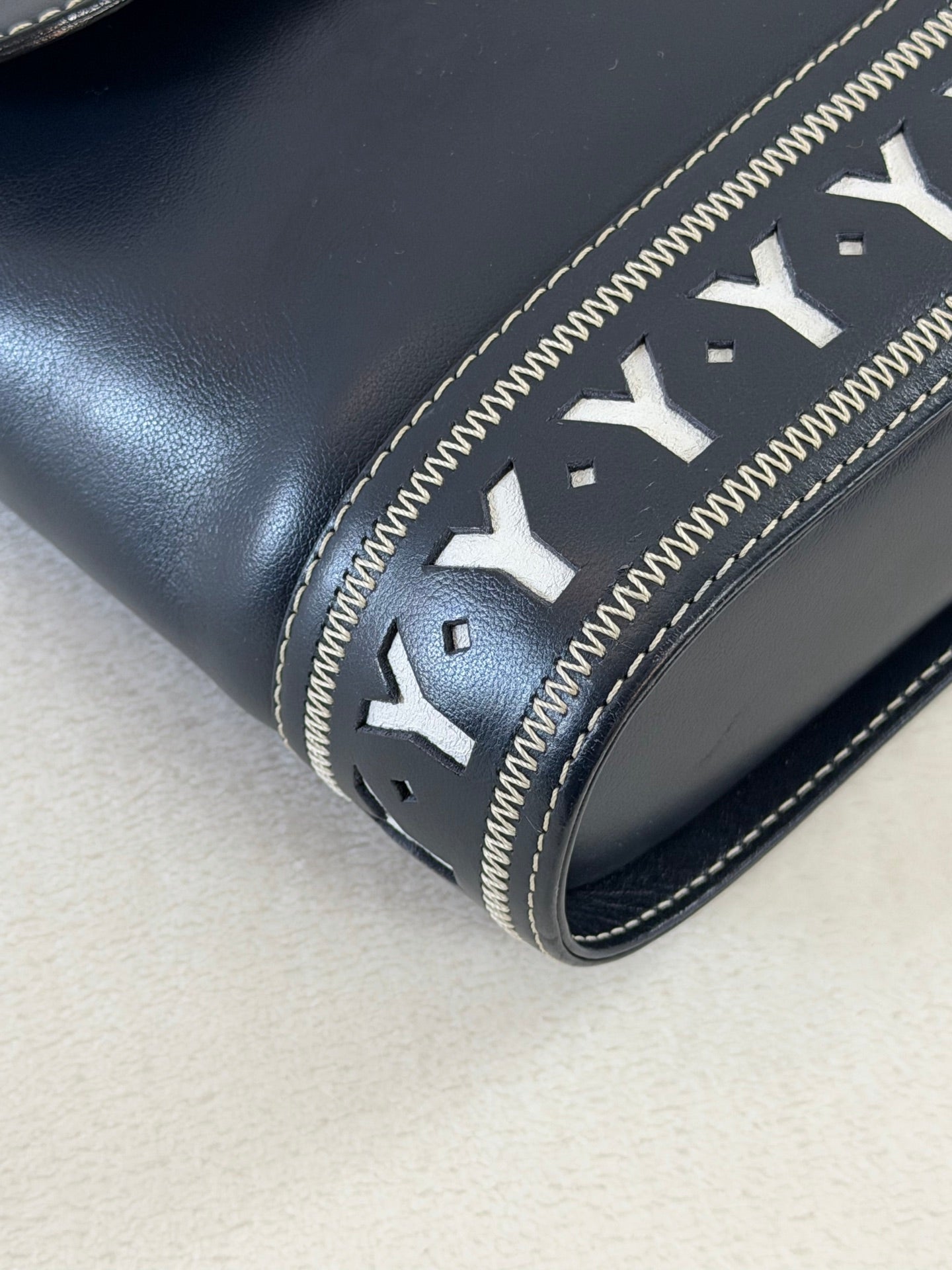 Yves Saint Laurent  Genuine Shoulderbag