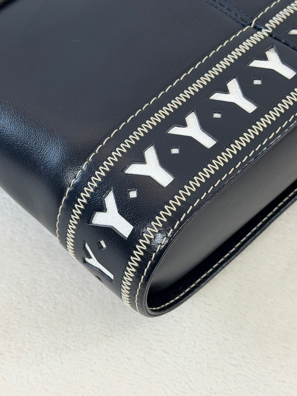 Yves Saint Laurent  Genuine Shoulderbag