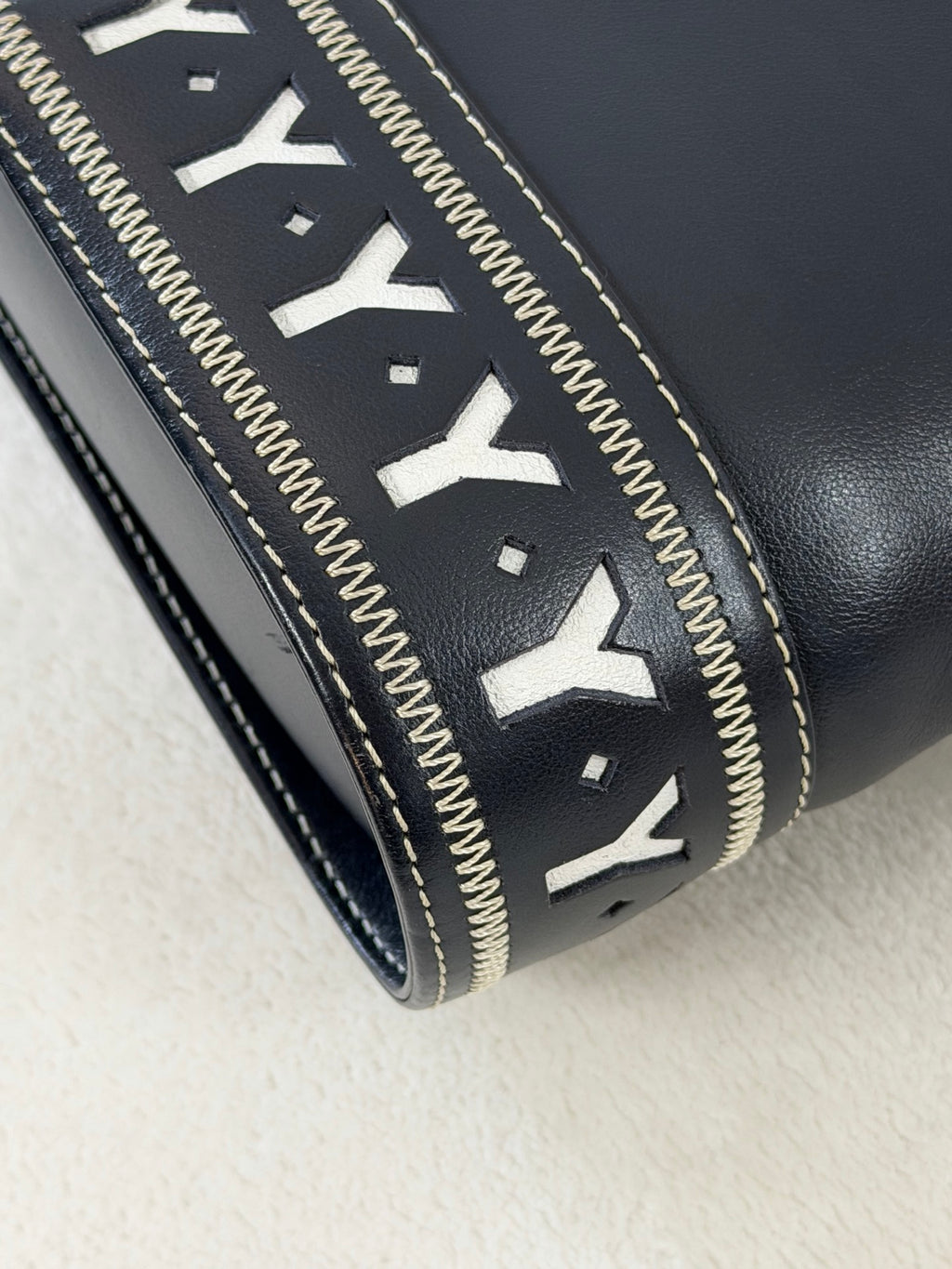 Yves Saint Laurent  Genuine Shoulderbag