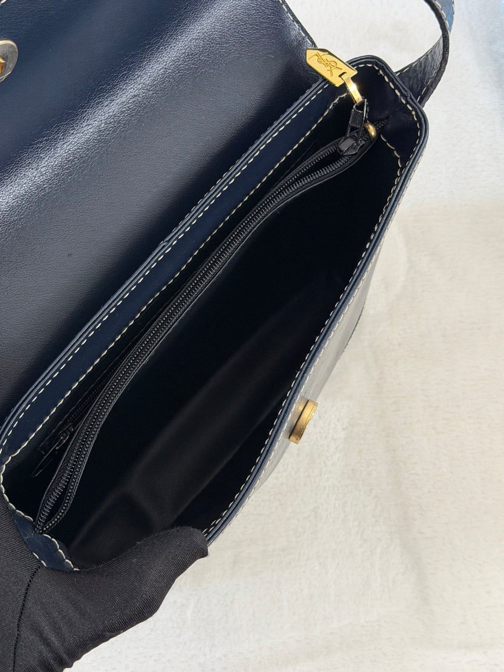 Yves Saint Laurent  Genuine Shoulderbag