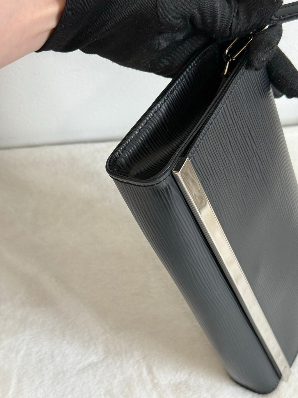 LOUIS VUITTON Epi Shoulderbag
