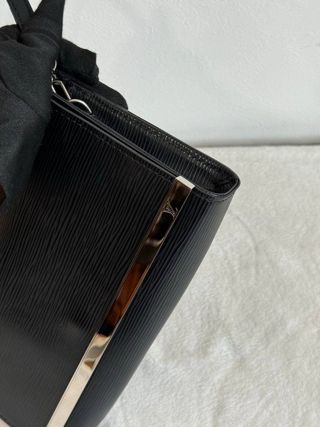 LOUIS VUITTON Epi Shoulderbag