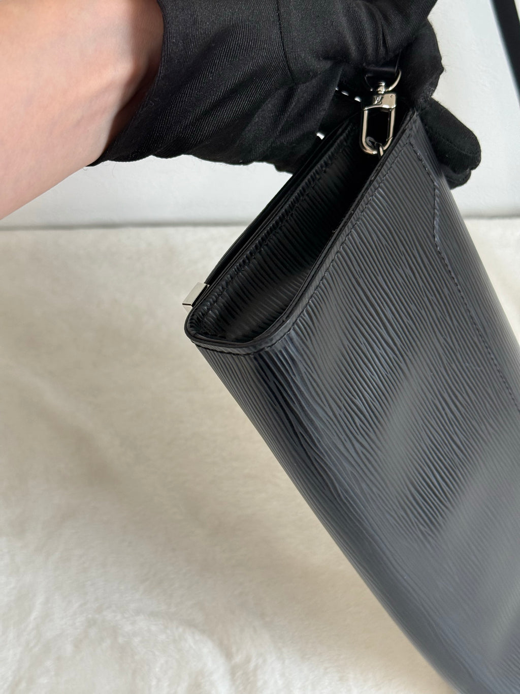 LOUIS VUITTON Epi Shoulderbag