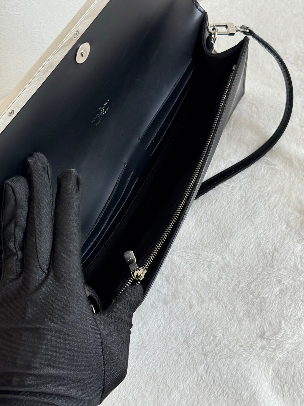 LOUIS VUITTON Epi Shoulderbag