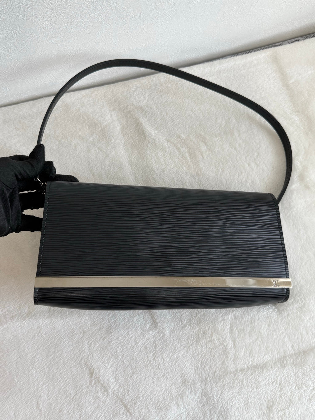 LOUIS VUITTON Epi Shoulderbag
