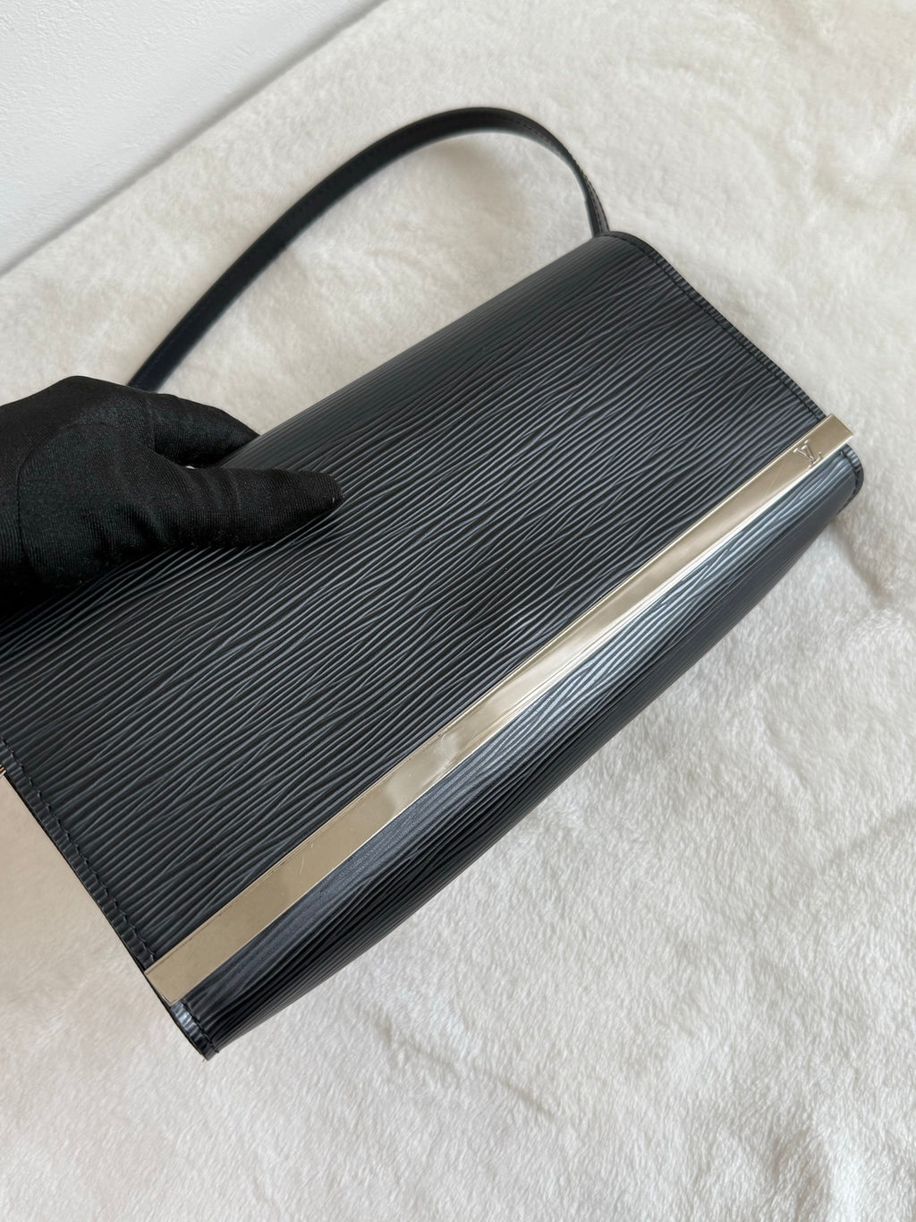 LOUIS VUITTON Epi Shoulderbag